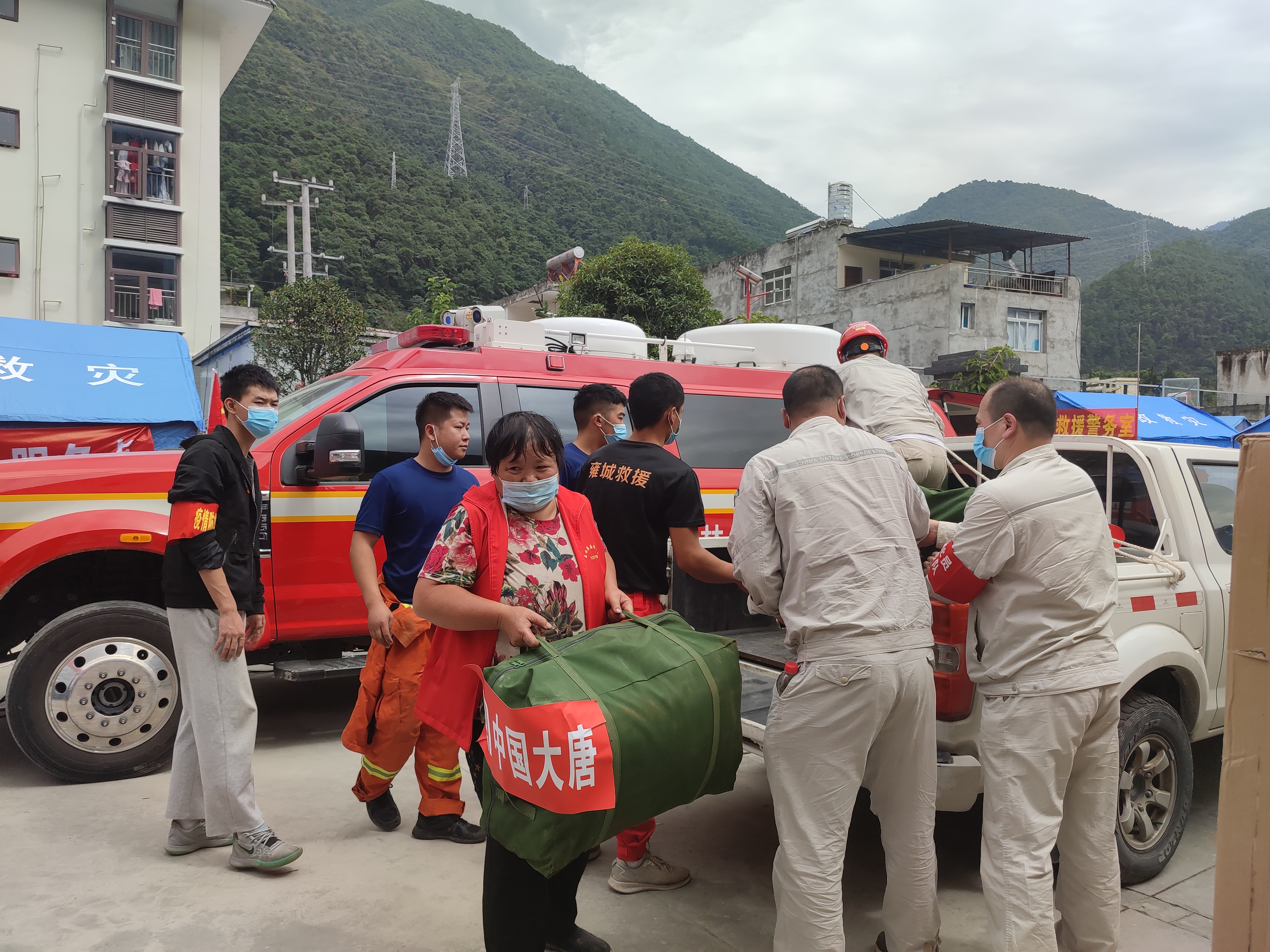 1663311562313021827.jpg 該公司救援物資到達(dá)政府指定馳援救災(zāi)地得妥鄉(xiāng).jpg